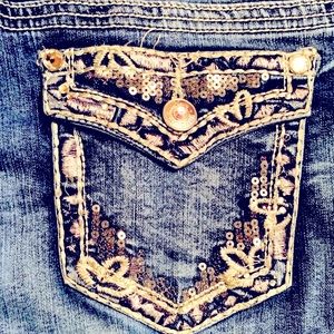 Super Rhinestone Blingy Wallflower jean shorts. New size 15.